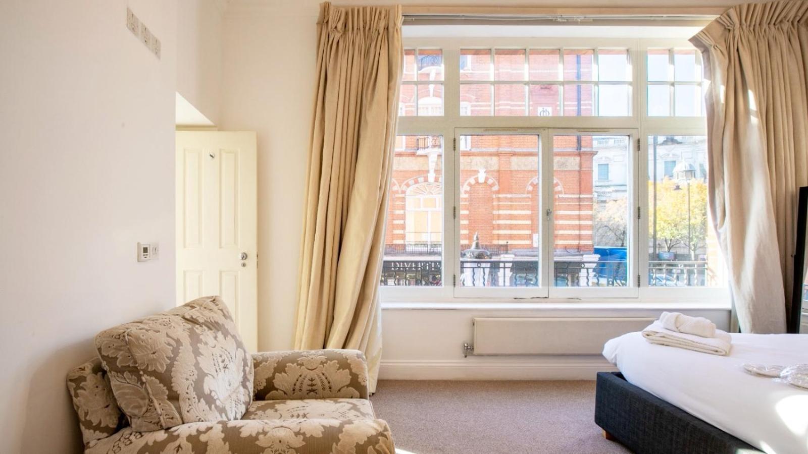 3 Bedrooms Luxurious Apartment In Knightsbridge Harrods 5 Minutes *